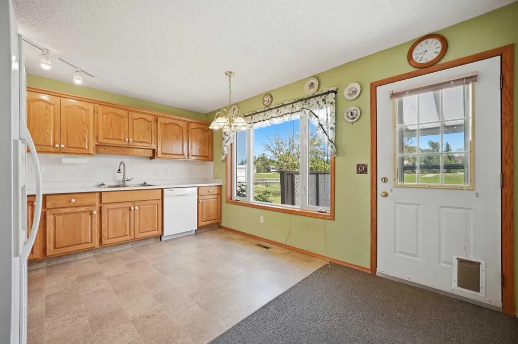 13 Parklane Place Strathmore AB T1P 1K7