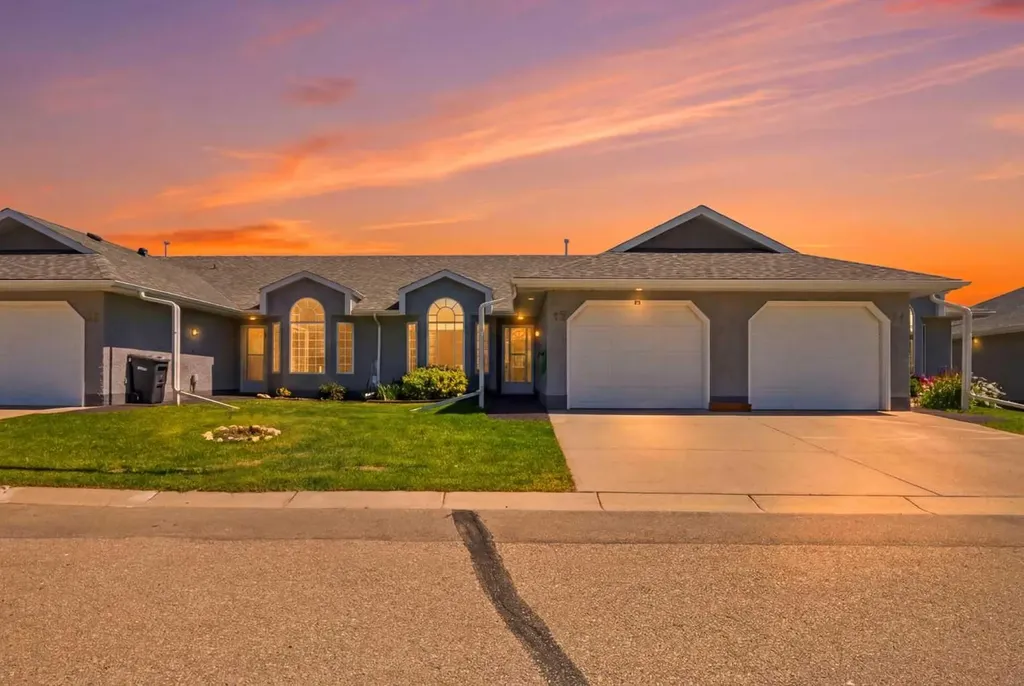 13 Parklane Place Strathmore AB T1P 1K7