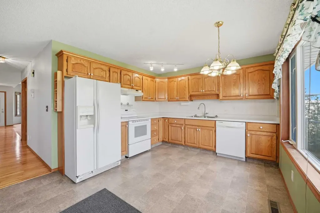 13 Parklane Place Strathmore AB T1P 1K7