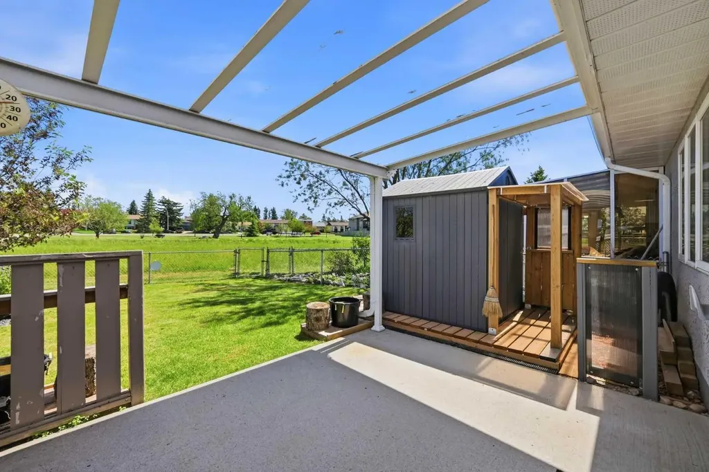 13 Parklane Place Strathmore AB T1P 1K7