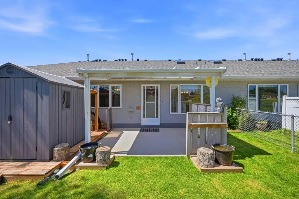 13 Parklane Place Strathmore AB T1P 1K7