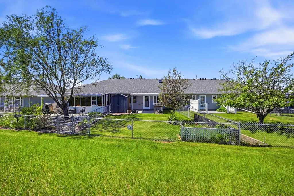 13 Parklane Place Strathmore AB T1P 1K7