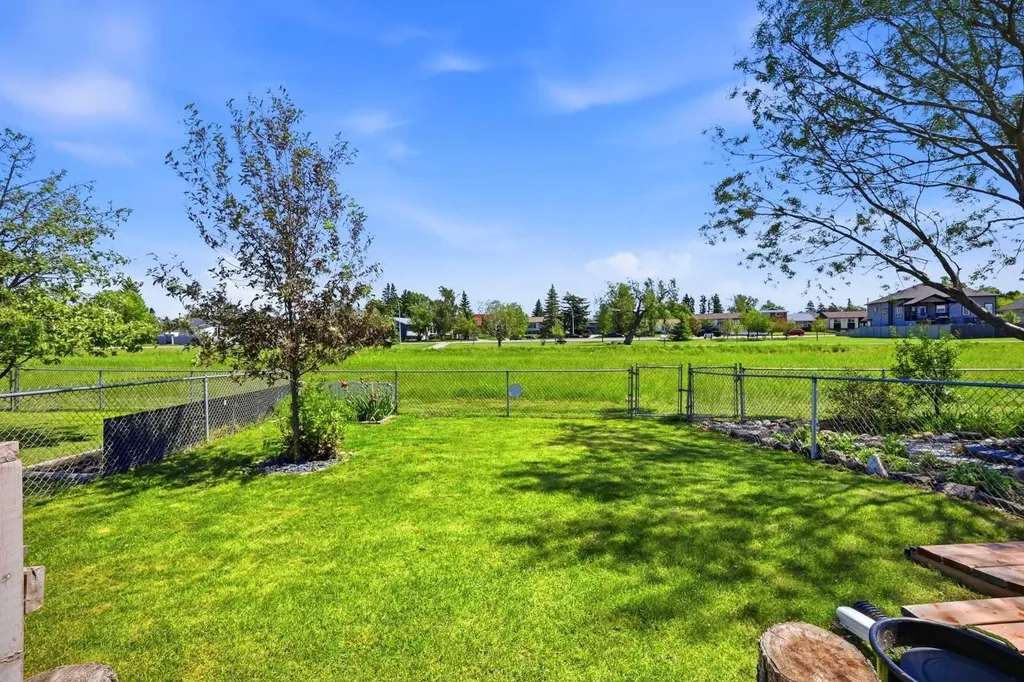 13 Parklane Place Strathmore AB T1P 1K7