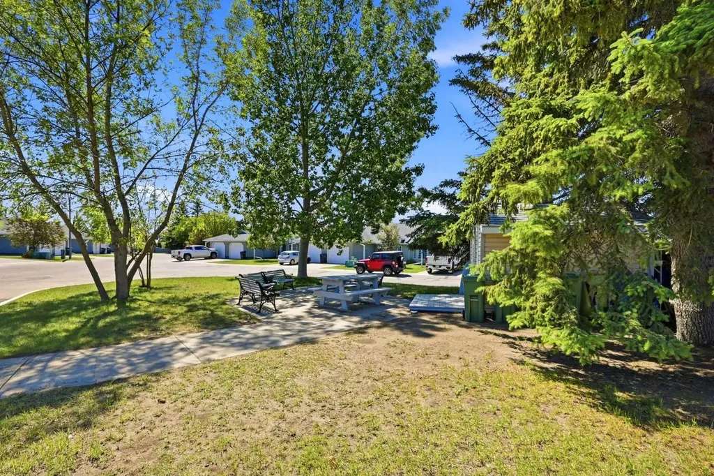 13 Parklane Place Strathmore AB T1P 1K7