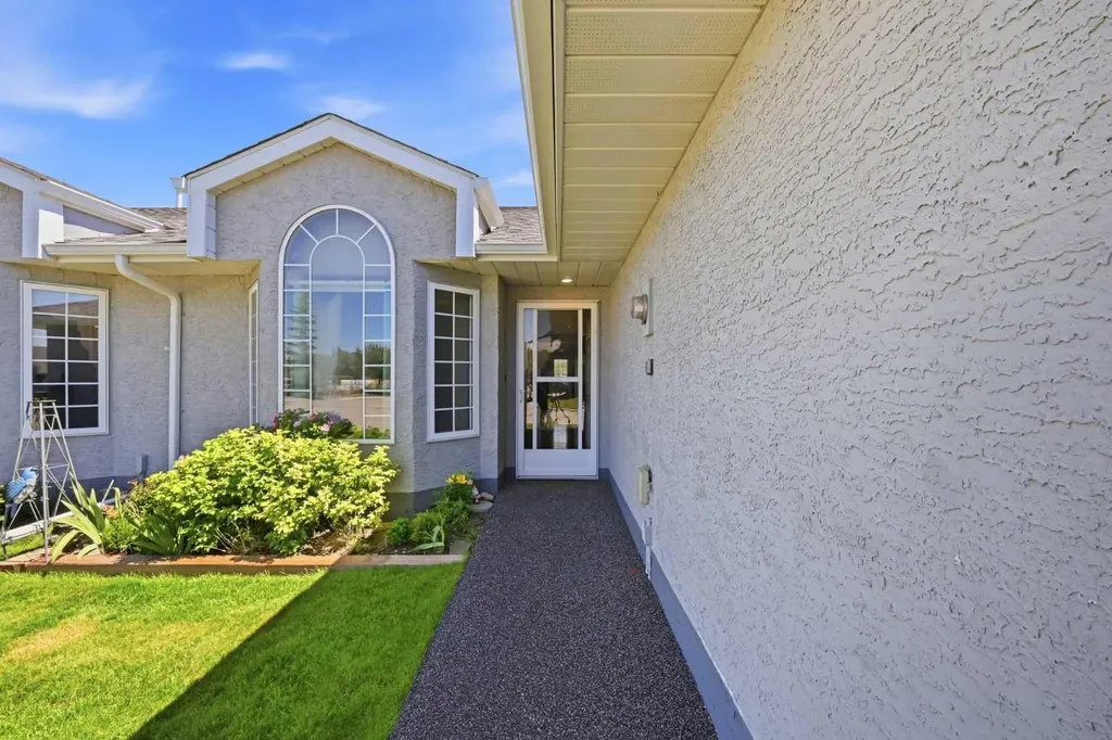 13 Parklane Place Strathmore AB T1P 1K7
