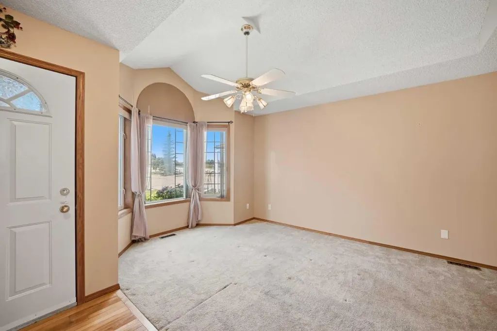 13 Parklane Place Strathmore AB T1P 1K7