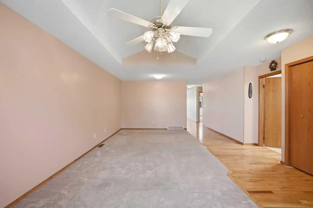 13 Parklane Place Strathmore AB T1P 1K7