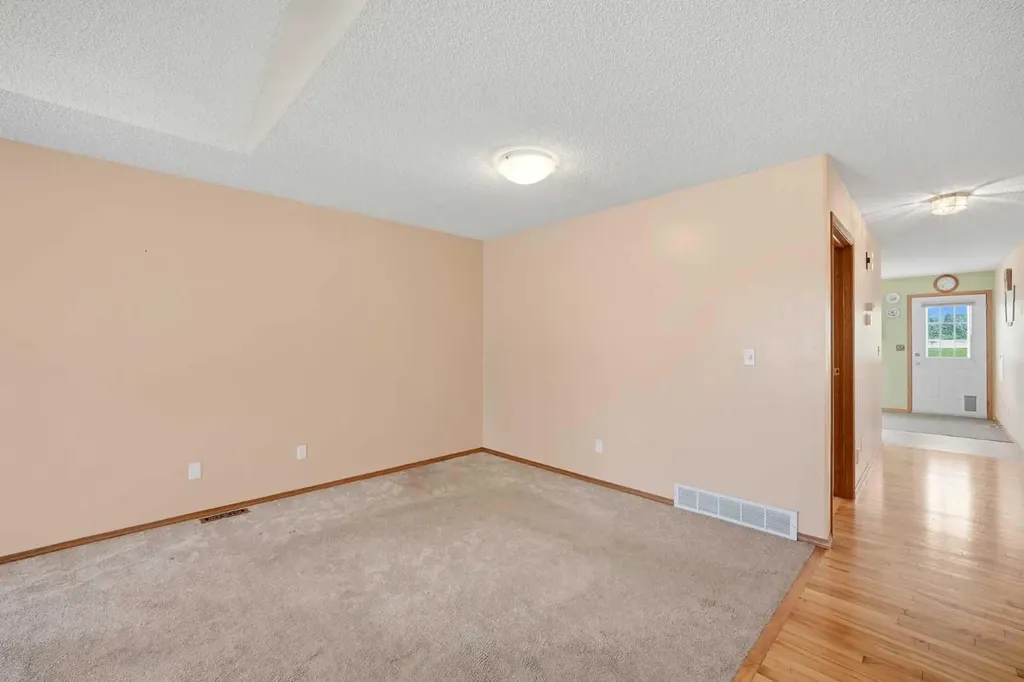 13 Parklane Place Strathmore AB T1P 1K7