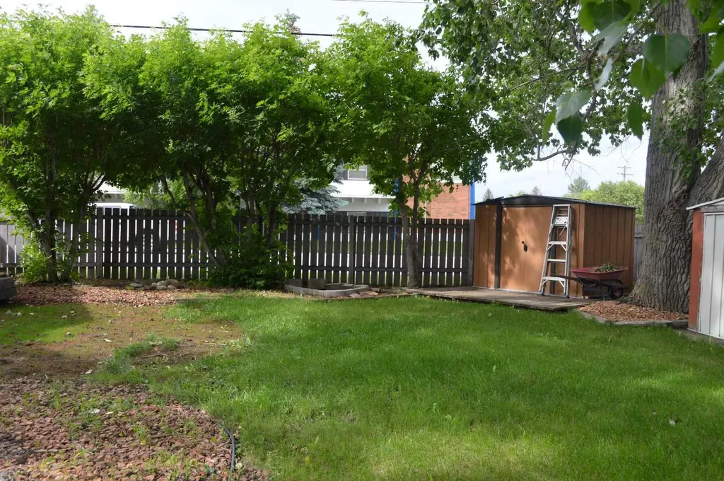 5259 51 Street Lacombe AB T4L1H7