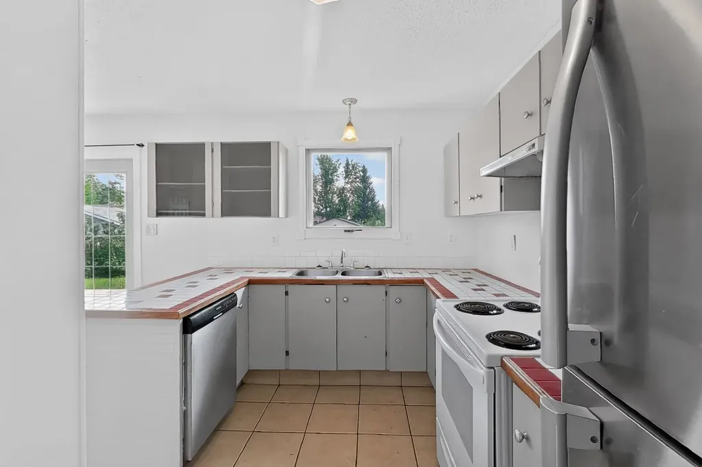 134 Ryerson Road W Lethbridge AB T1K 4P1