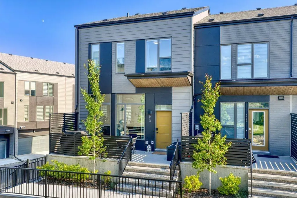 322 Sovereign Common SW Calgary AB T3C 3Y3
