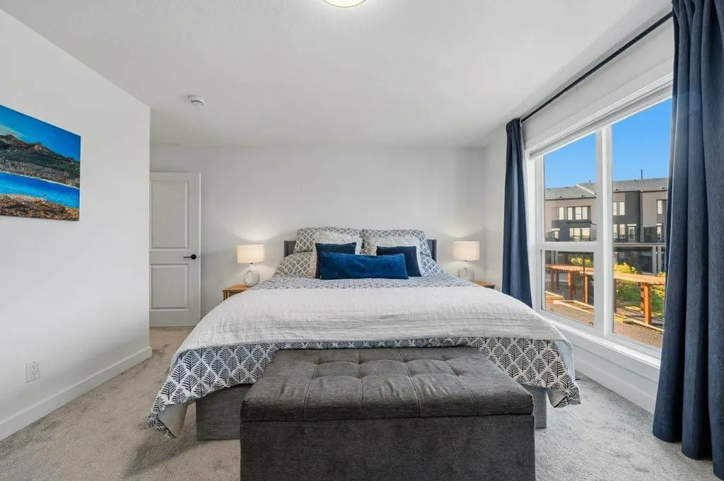 322 Sovereign Common SW Calgary AB T3C 3Y3