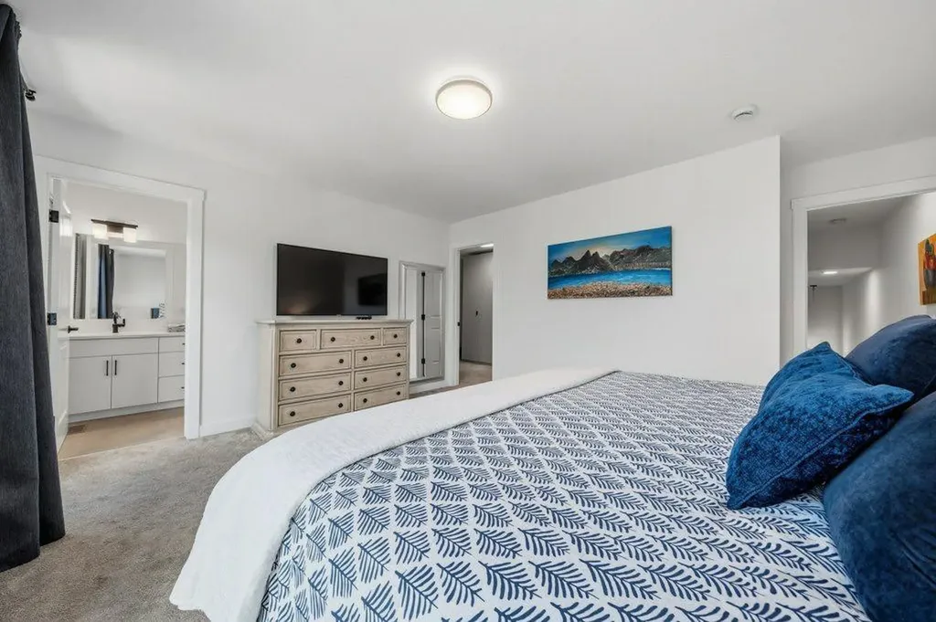 322 Sovereign Common SW Calgary AB T3C 3Y3