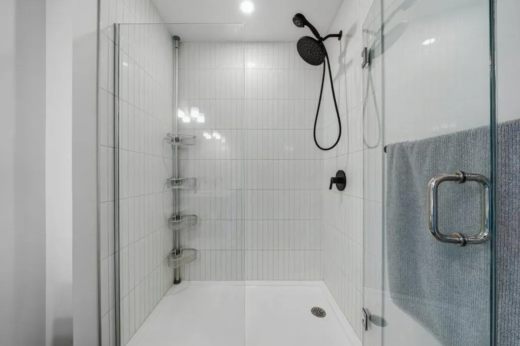 322 Sovereign Common SW Calgary AB T3C 3Y3