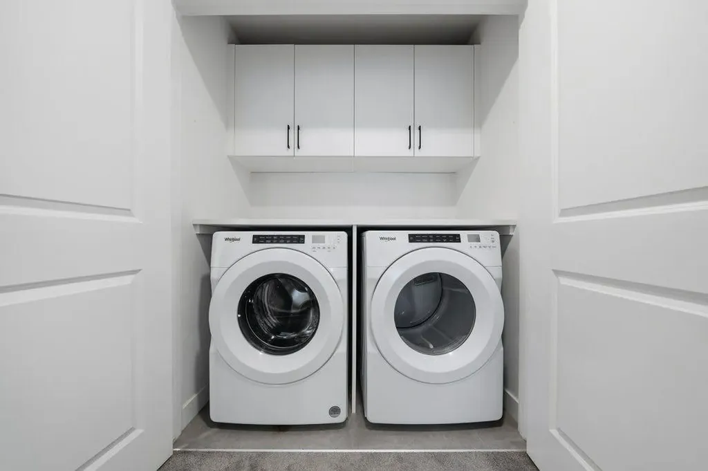 322 Sovereign Common SW Calgary AB T3C 3Y3