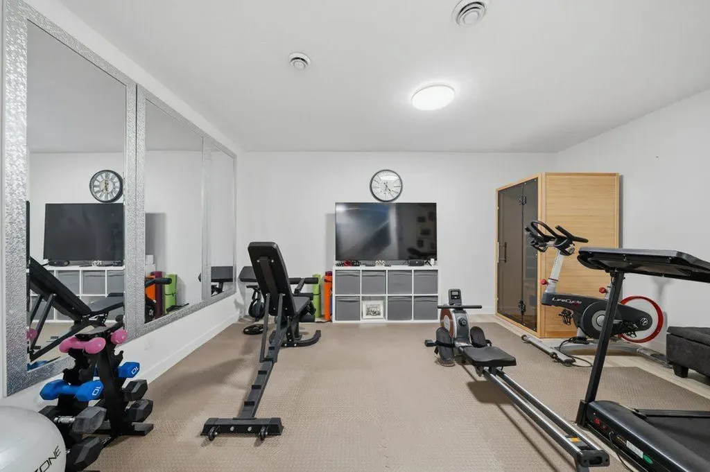 322 Sovereign Common SW Calgary AB T3C 3Y3