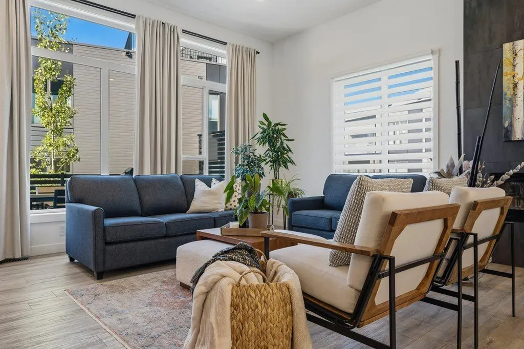 322 Sovereign Common SW Calgary AB T3C 3Y3