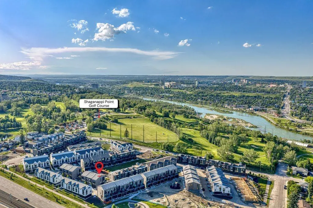 322 Sovereign Common SW Calgary AB T3C 3Y3