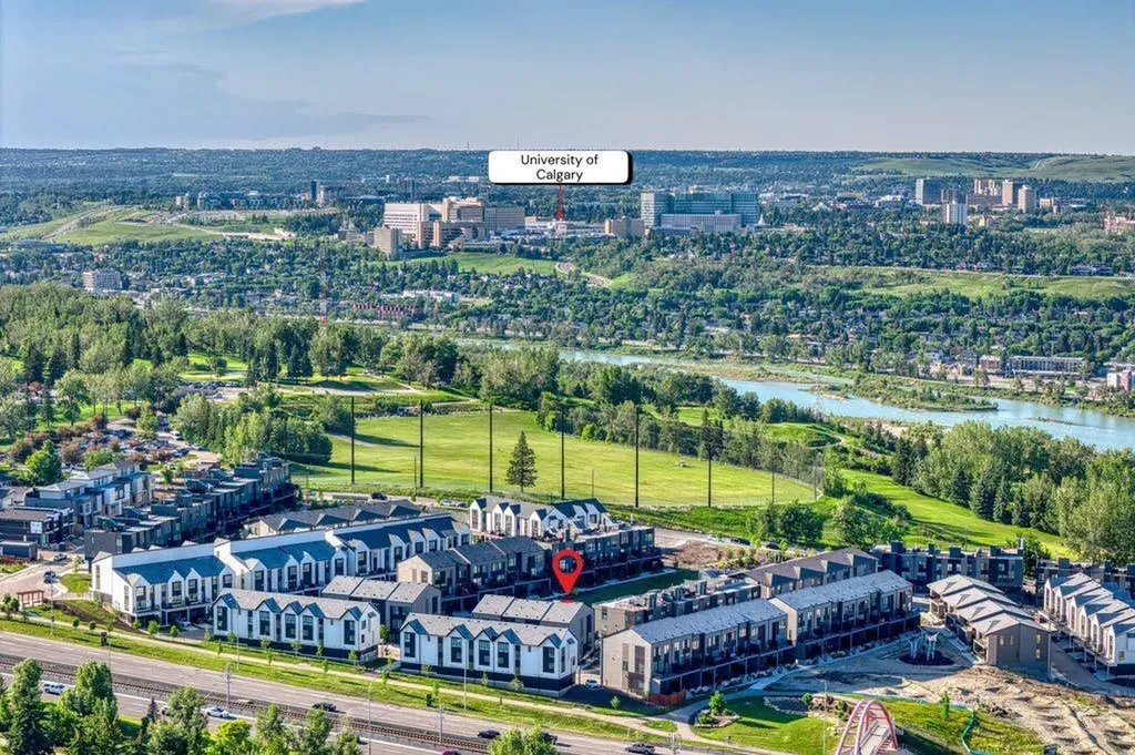 322 Sovereign Common SW Calgary AB T3C 3Y3