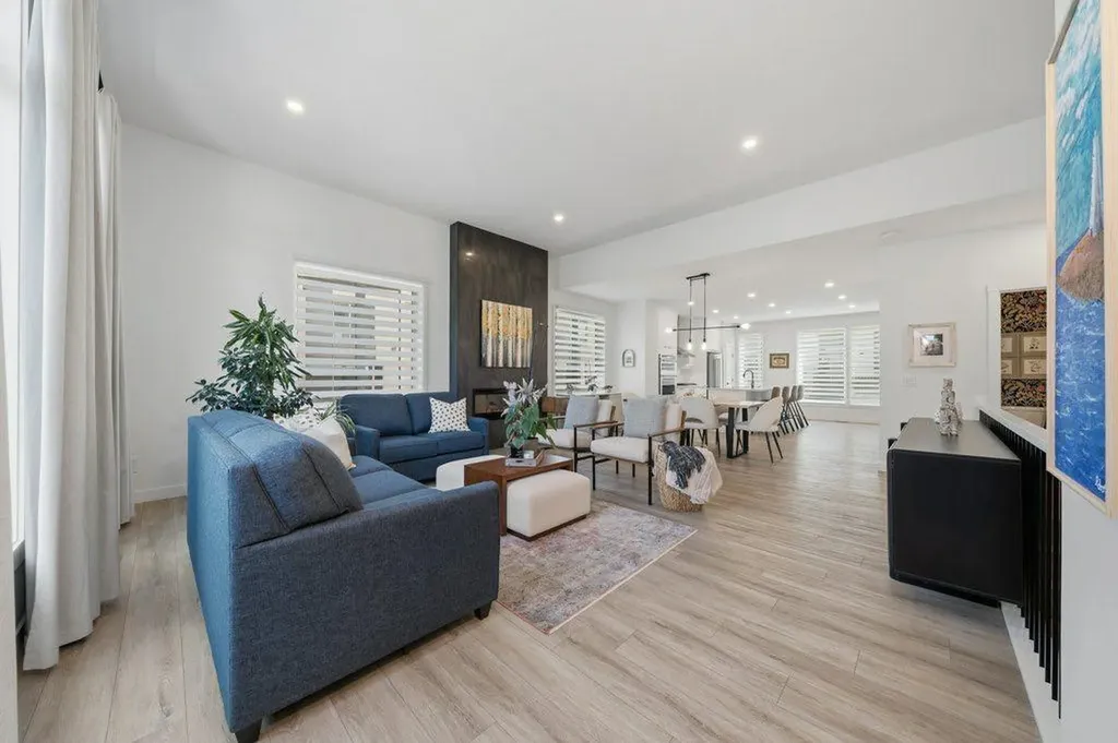 322 Sovereign Common SW Calgary AB T3C 3Y3