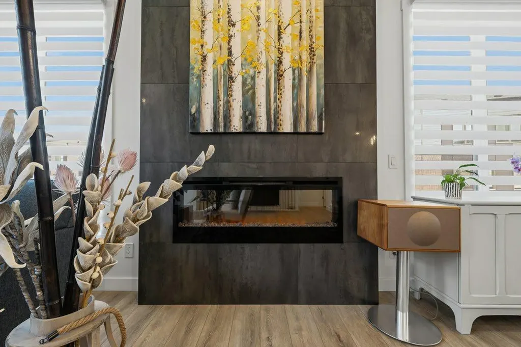 322 Sovereign Common SW Calgary AB T3C 3Y3