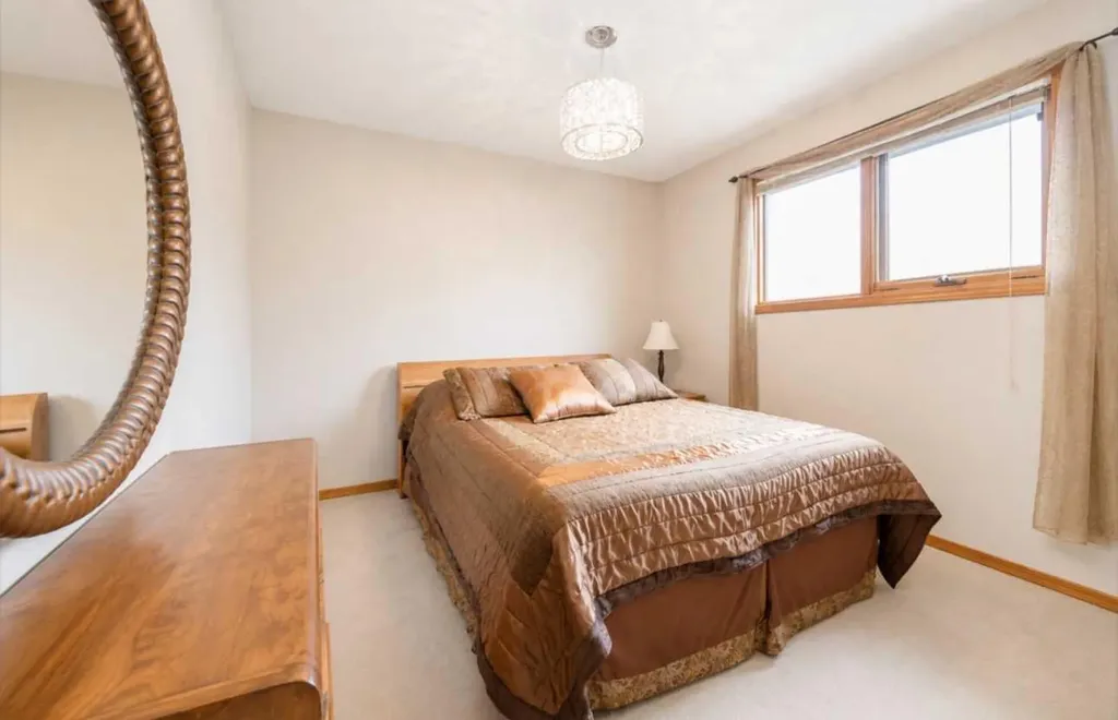 10 Redwood Place SE Medicine Hat AB T1B 4A1
