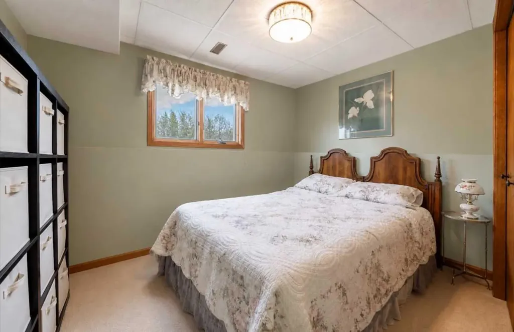 10 Redwood Place SE Medicine Hat AB T1B 4A1