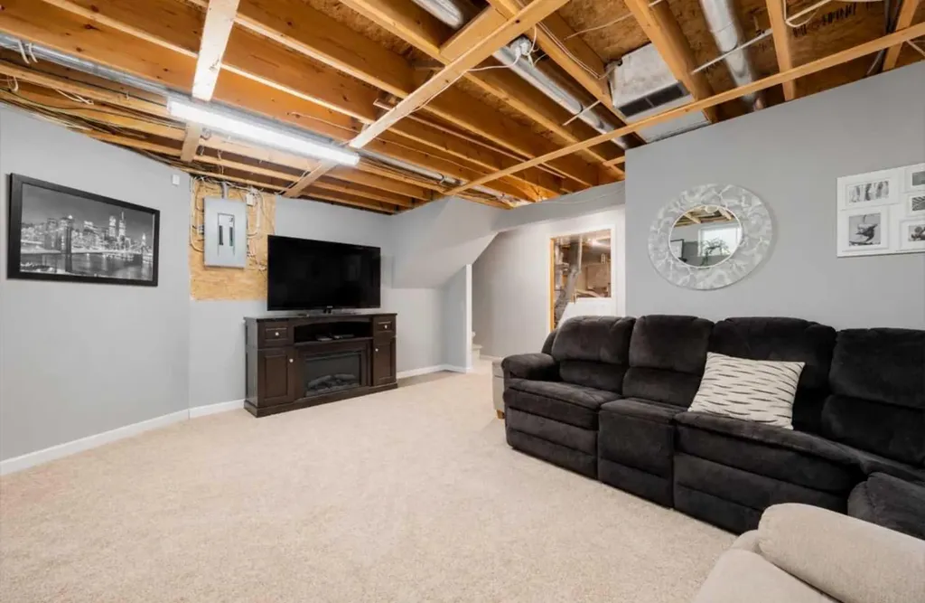 10 Redwood Place SE Medicine Hat AB T1B 4A1