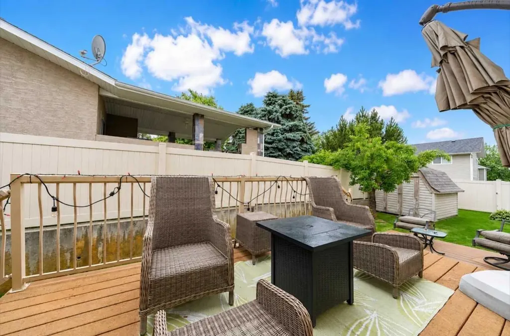10 Redwood Place SE Medicine Hat AB T1B 4A1