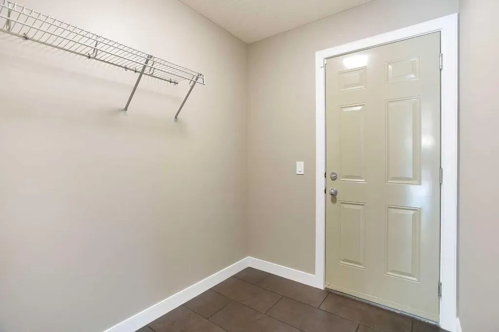 714 Auburn Bay Heights SE Calgary AB T3M 1K9
