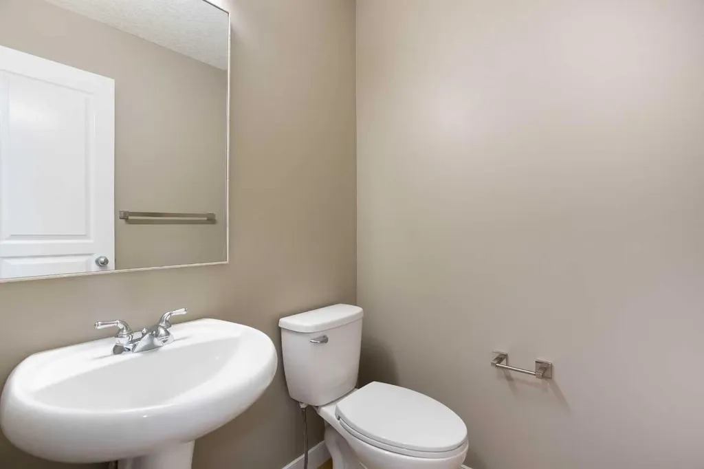 714 Auburn Bay Heights SE Calgary AB T3M 1K9