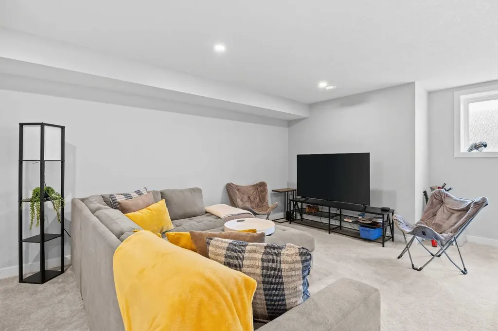 108 Wolf Crescent Okotoks AB T1S 5X1