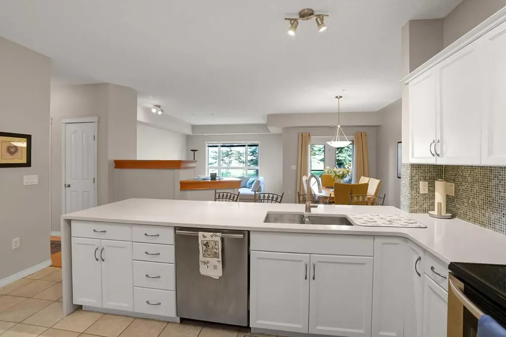 60 Sierra Morena Landing SW Calgary AB T3H 5H1