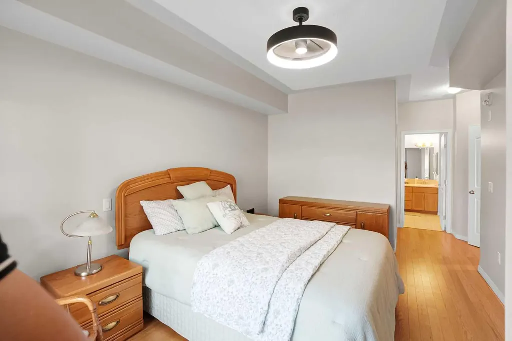 60 Sierra Morena Landing SW Calgary AB T3H 5H1