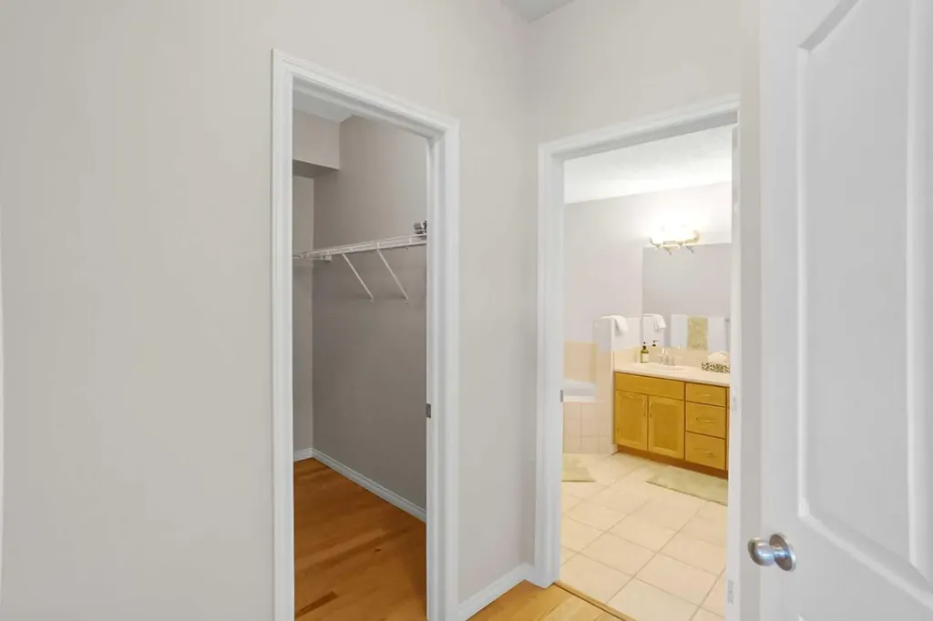 60 Sierra Morena Landing SW Calgary AB T3H 5H1