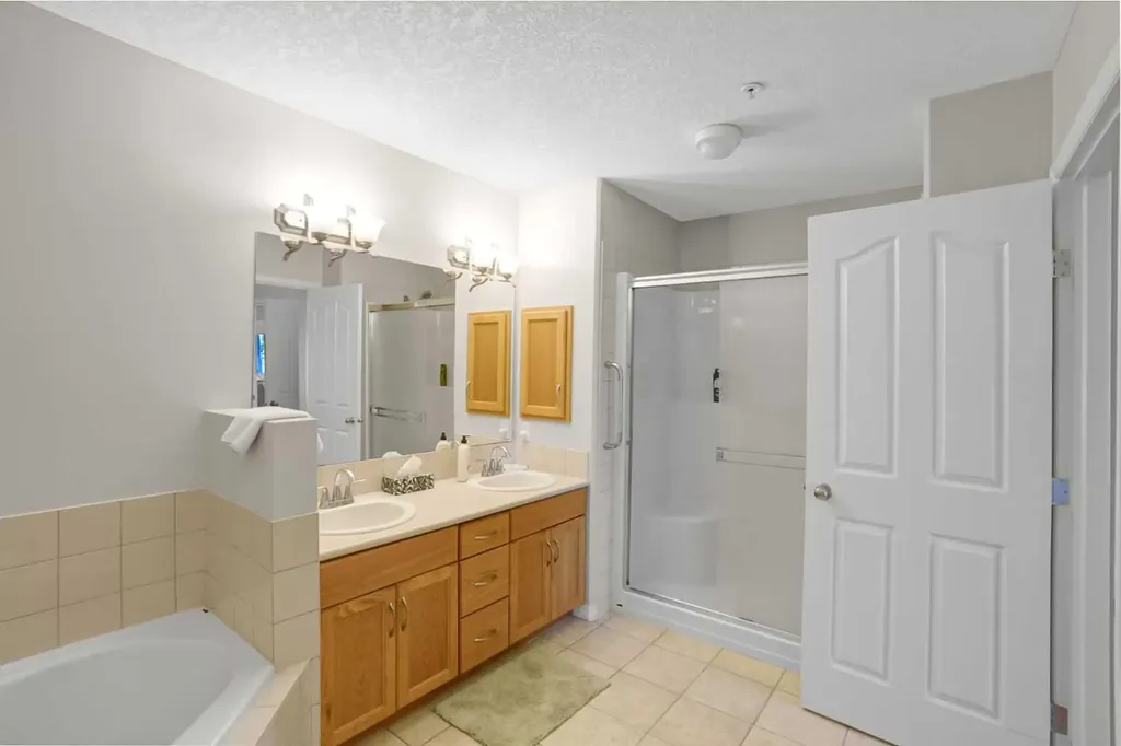 60 Sierra Morena Landing SW Calgary AB T3H 5H1