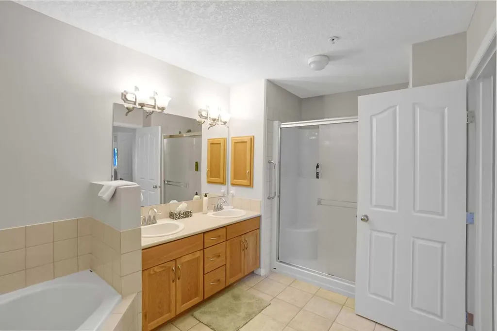 60 Sierra Morena Landing SW Calgary AB T3H 5H1