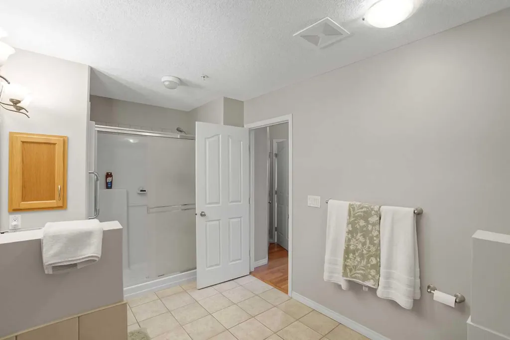 60 Sierra Morena Landing SW Calgary AB T3H 5H1