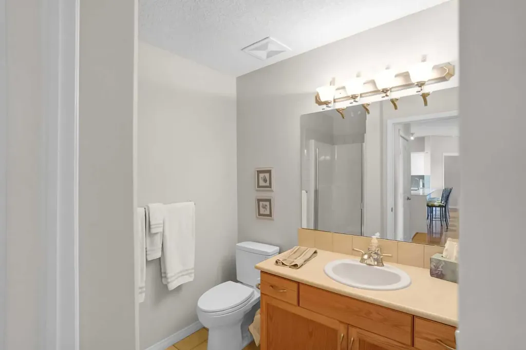 60 Sierra Morena Landing SW Calgary AB T3H 5H1