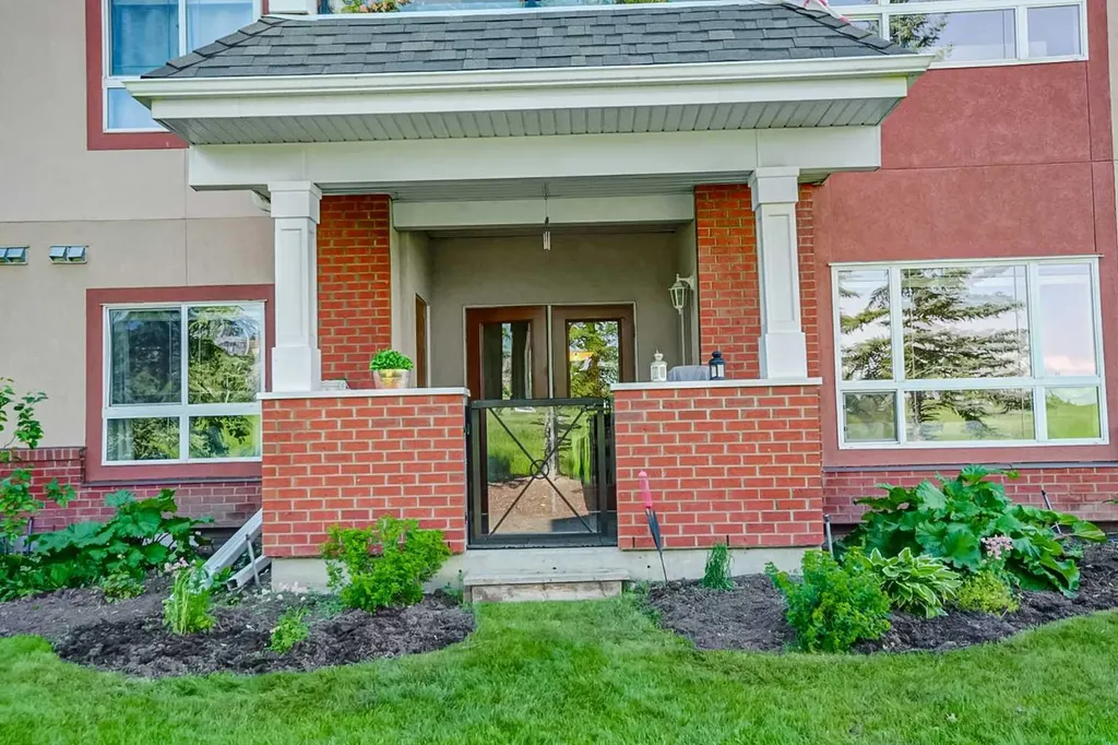 60 Sierra Morena Landing SW Calgary AB T3H 5H1