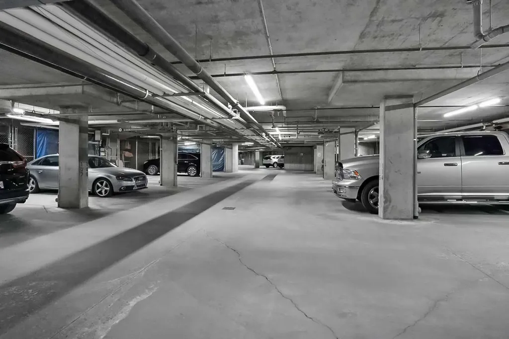 60 Sierra Morena Landing SW Calgary AB T3H 5H1