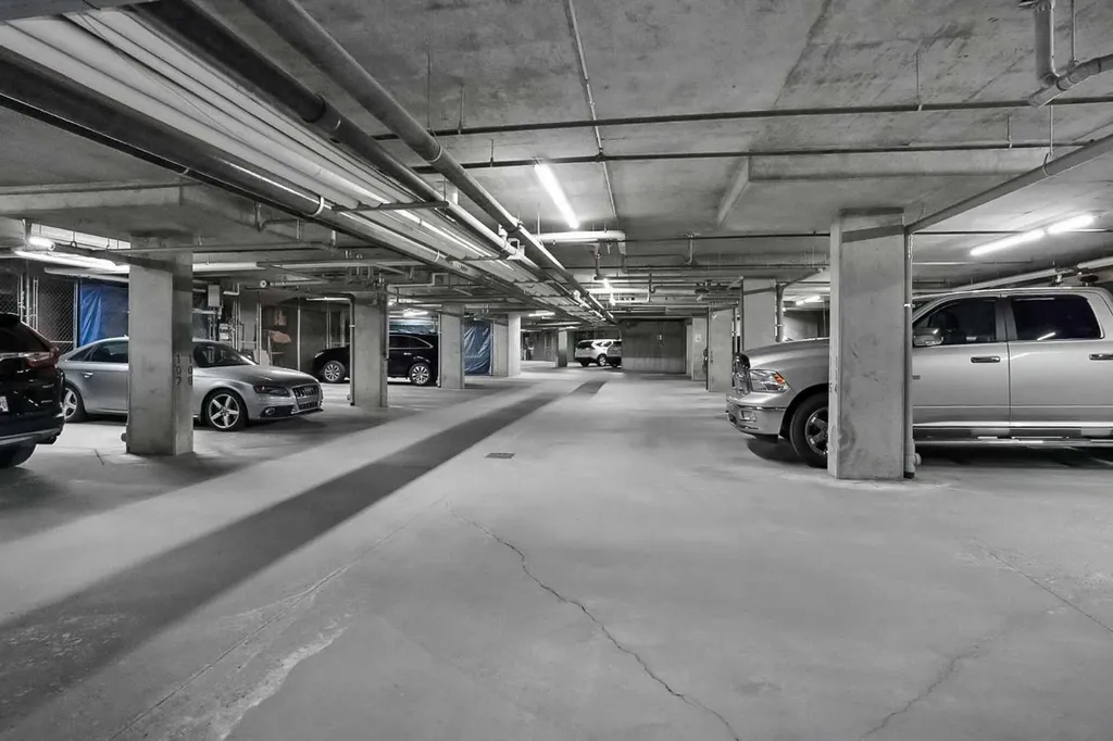 60 Sierra Morena Landing SW Calgary AB T3H 5H1