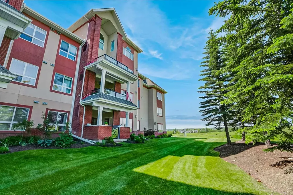 60 Sierra Morena Landing SW Calgary AB T3H 5H1