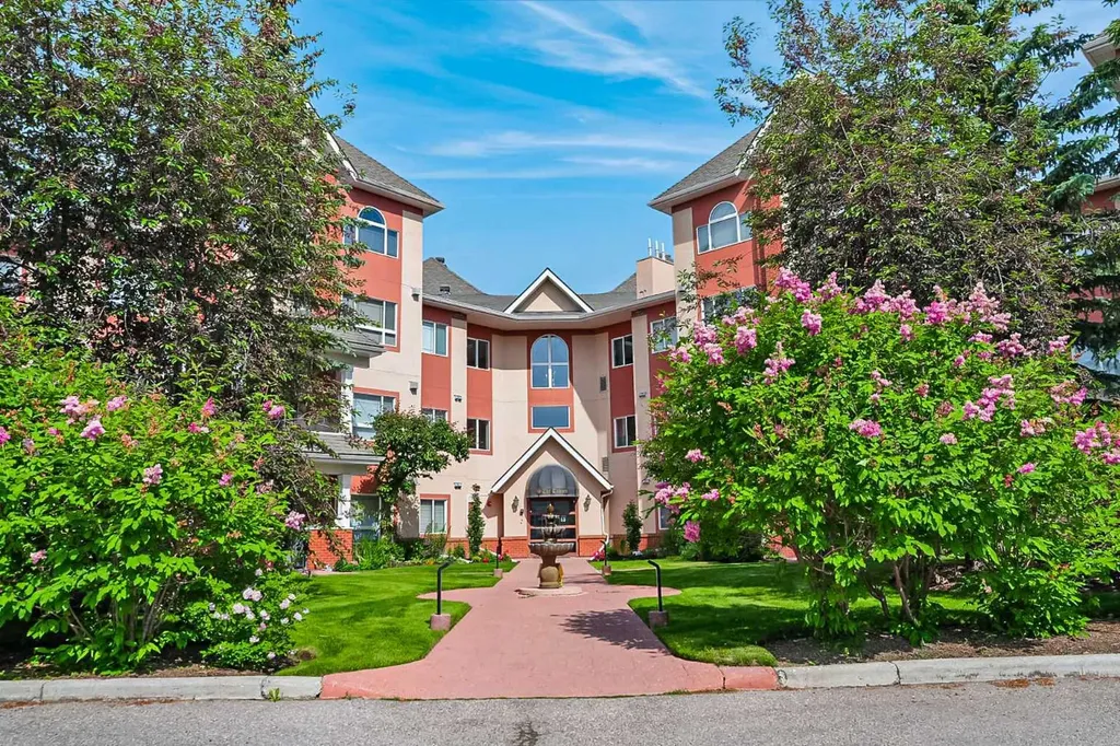 60 Sierra Morena Landing SW Calgary AB T3H 5H1
