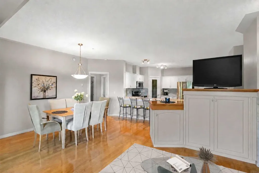 60 Sierra Morena Landing SW Calgary AB T3H 5H1