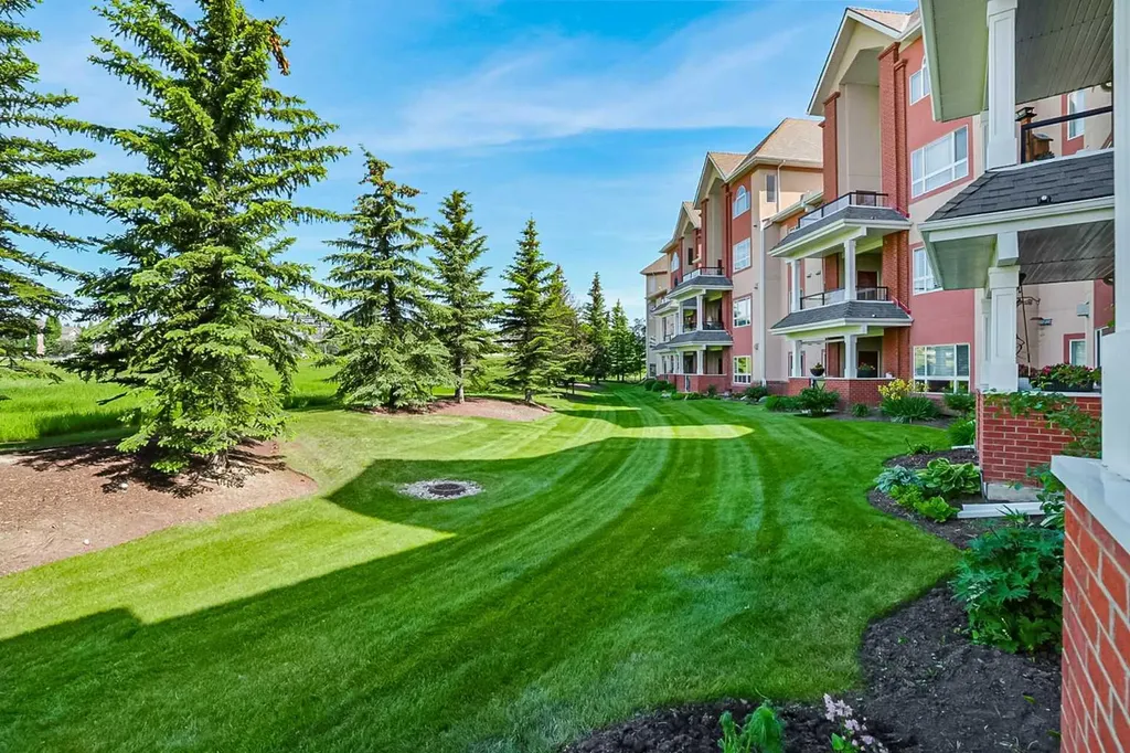 60 Sierra Morena Landing SW Calgary AB T3H 5H1