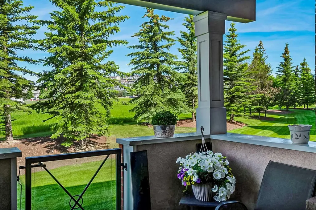 60 Sierra Morena Landing SW Calgary AB T3H 5H1
