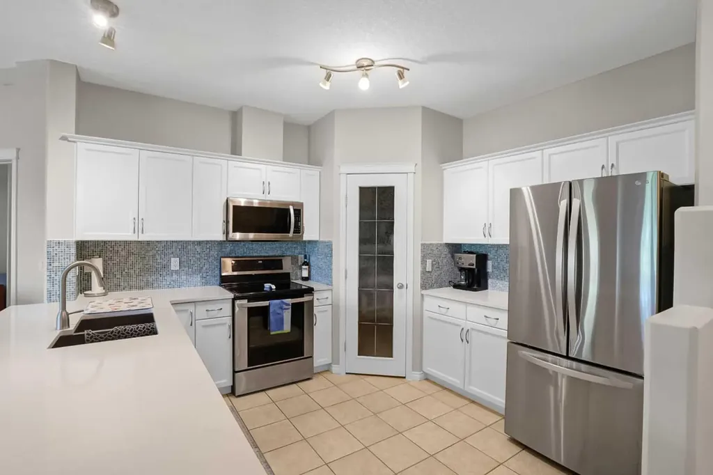 60 Sierra Morena Landing SW Calgary AB T3H 5H1