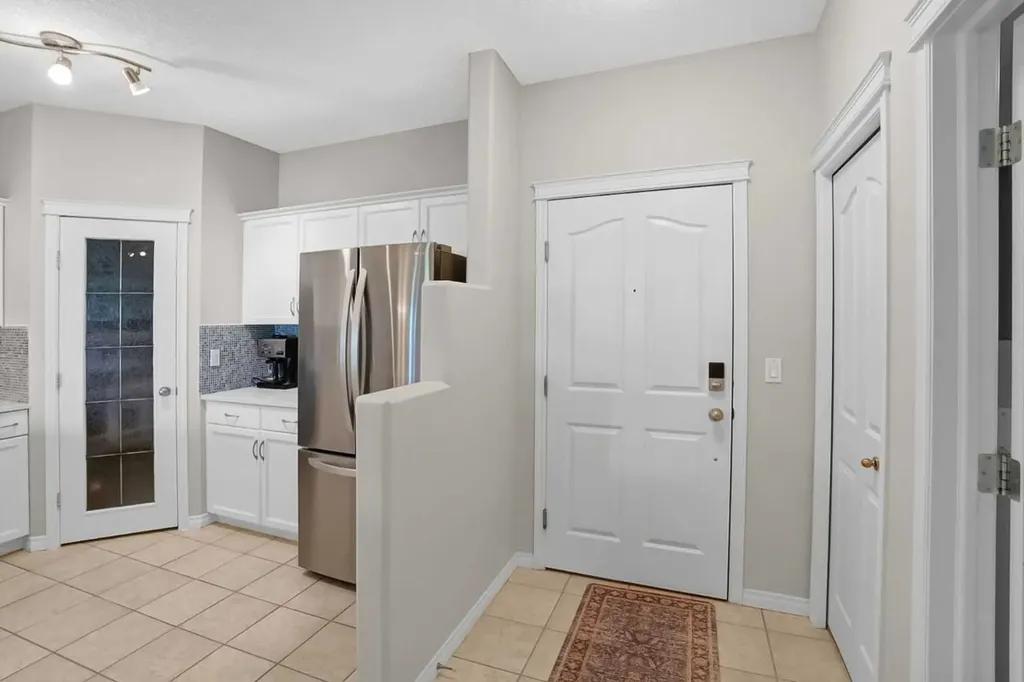 60 Sierra Morena Landing SW Calgary AB T3H 5H1