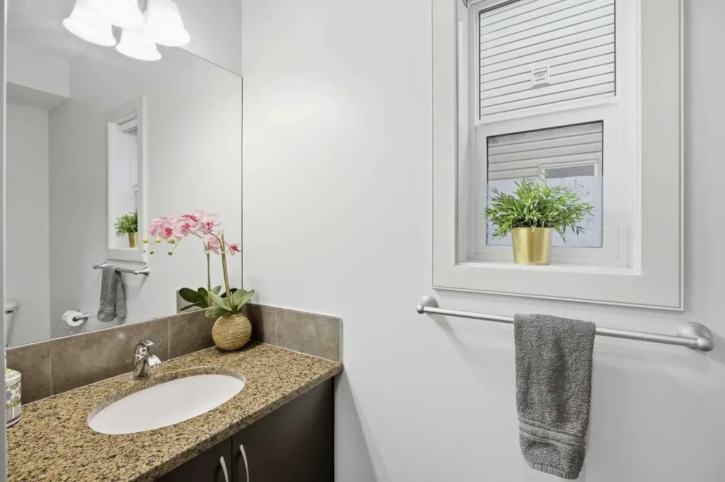 107 Everwoods Park SW Calgary AB T2Y 0G3